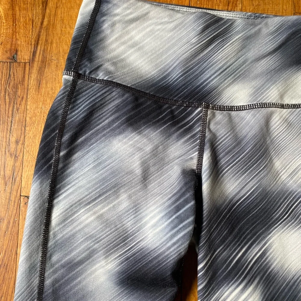 Athleta leggings with front inside hidden stash pocket. - Picture 7 of 11